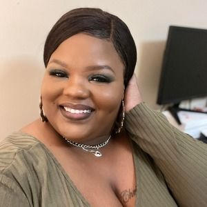 Meet your Posher, Alexis